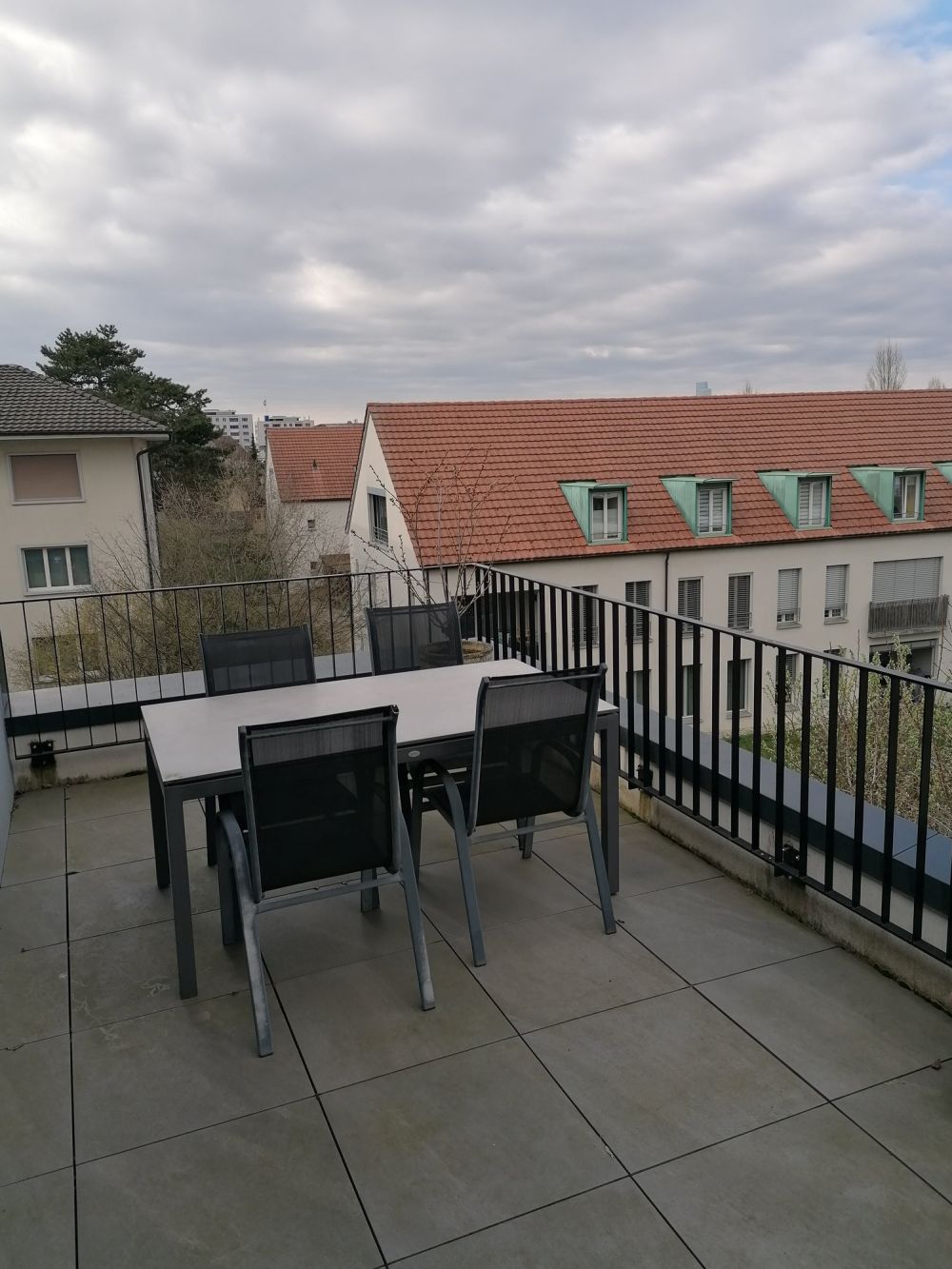Top moderne 3,5-ZWG mit Waschturm, Terrasse (11m²) an der St. Jakob-Str. 110, Muttenz - Bild 5