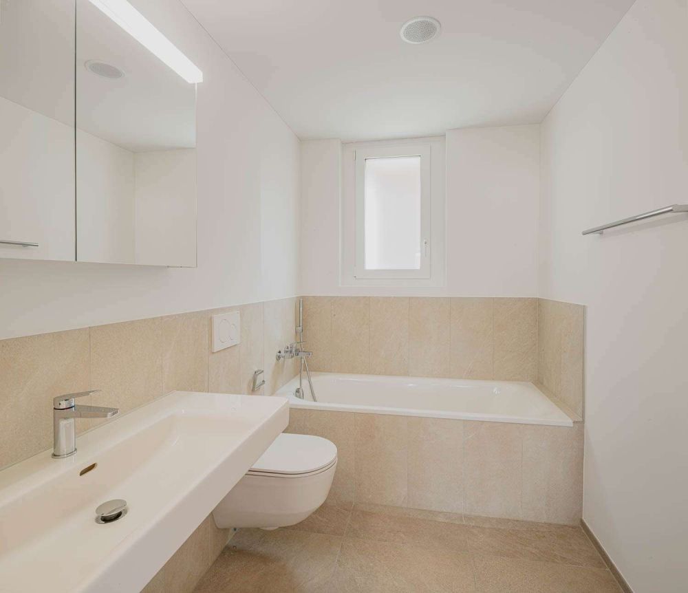 Hochwertige Neubauwohnungen im Herzen von Dachsen - Badezimmer mit Badewanne