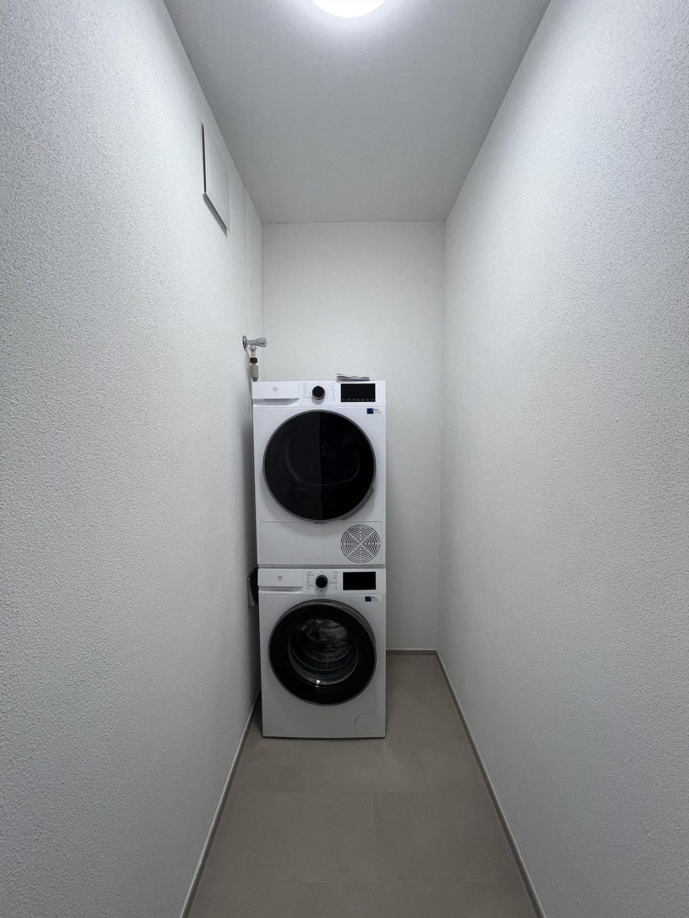 Erstbezug mit Stil - moderne 3.5-Zimmerwohnung - Reduit mit Waschturm