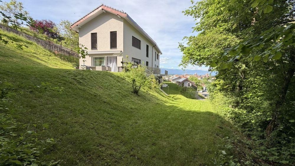 Moderne Reihenhaus-Villa 5.5 Zimmer (2025), privater Garten, superbe Aussicht, Garage mit direktem Zugang - Bild 1