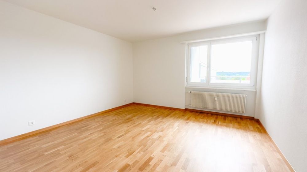 Totalsanierte 4 Zimmerwohnung mit grossem Balkon - Zimmer