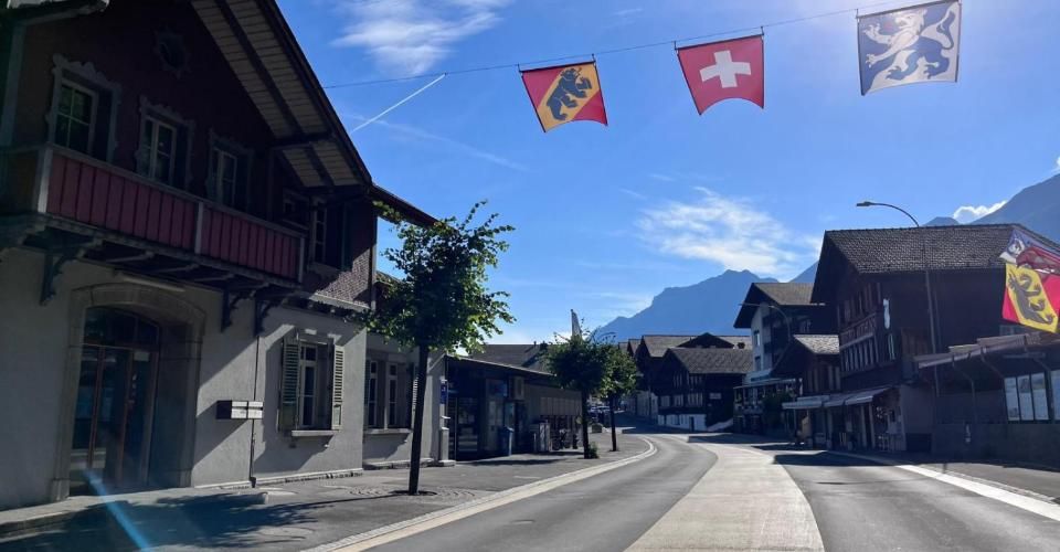 VENTE CONFIDENTIELLE SUR LE LAC DE BRIENZ - Appartement 4.5 pièces - image - 3