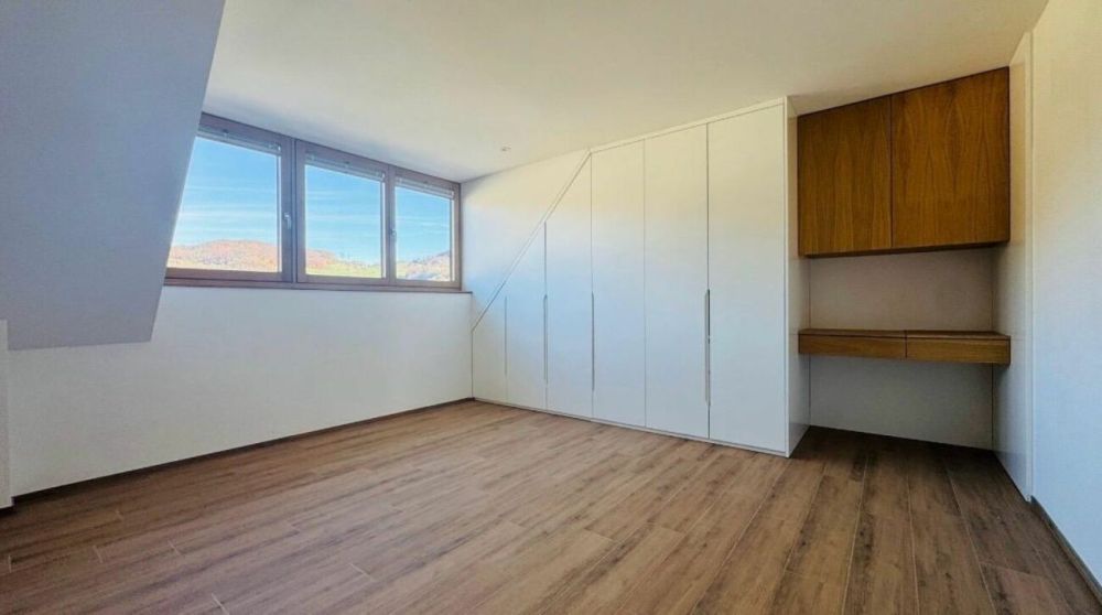 Helle, moderne 3½-Zimmer-Maisonettewohnung mit Wintergarten an idealer Lage in Itingen - Zimmer