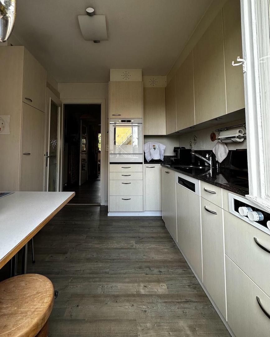 Dachzimmer mit Aussicht in geräumigen WG-Haus - Bild 8