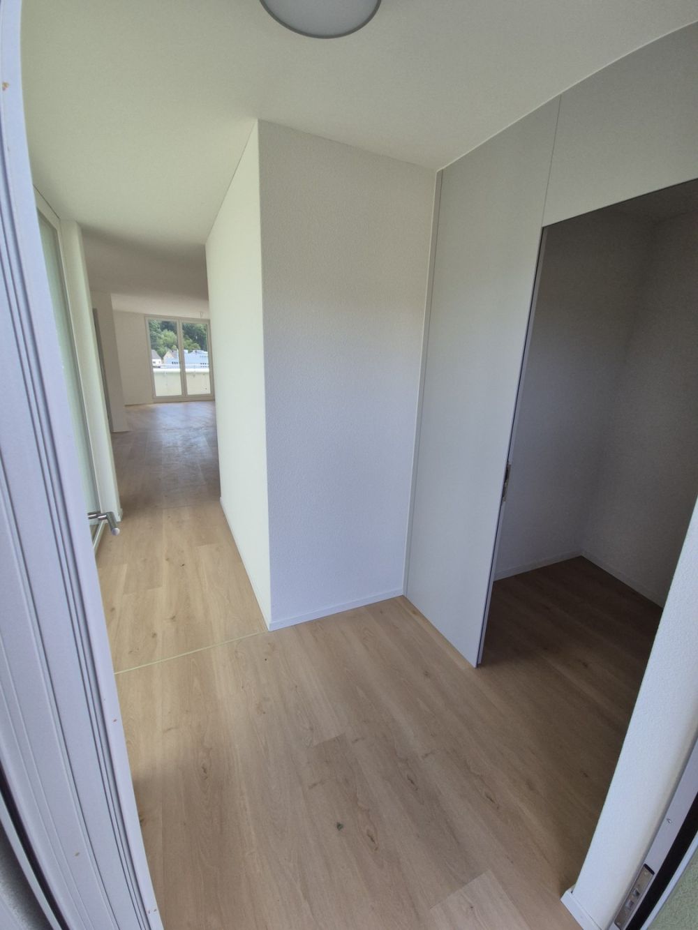 Exklusive Neubau 3.5 Zimmer Attikawohnung mit 2 Balkonen - Bild 2