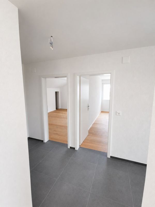 Frisch renovierte Dachwohnung nach umfassender Liegenschaftssanierung - Bild 4