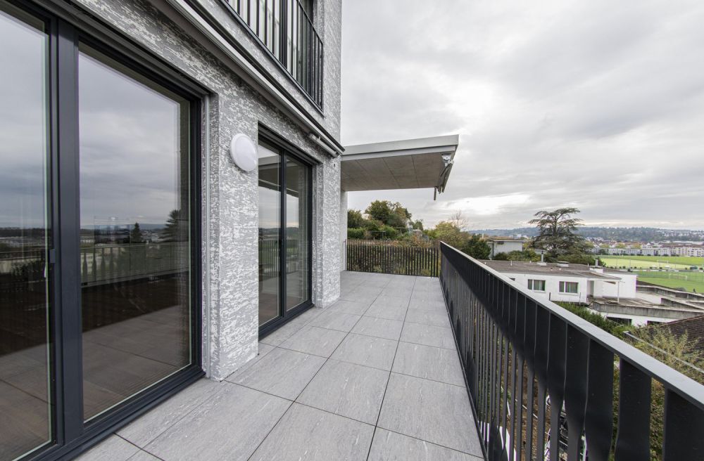 Moderne, helle 4.5-Zimmerwohnung und 1 Reduit  mit einer Topaussicht - Bild 10