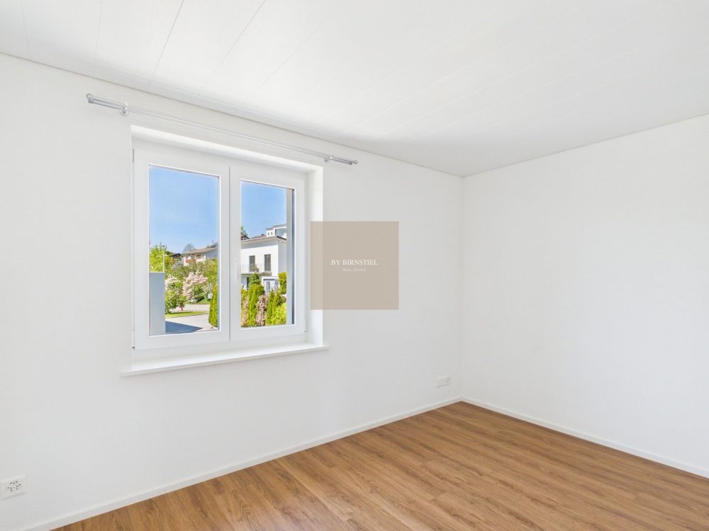 Kernsaniertes 6-Zimmer-Haus mit Garten, Schopf und Wärmepumpe - Bild 12