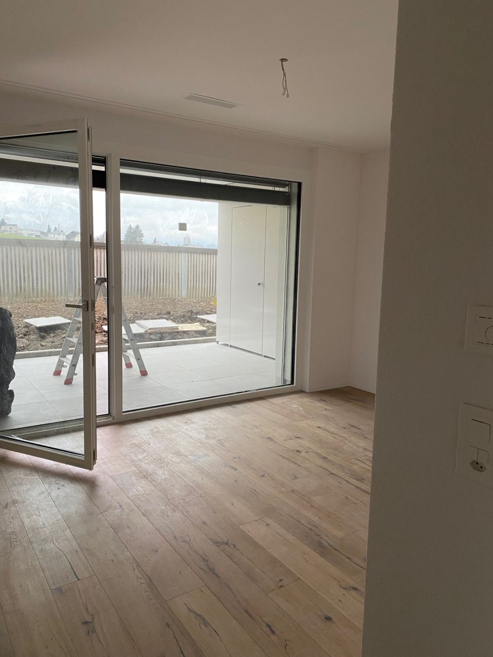 Erstvermietung moderne 2.5 Zimmer Parterrewohnung mit Sitzplatz, Minergie P - Bild 4