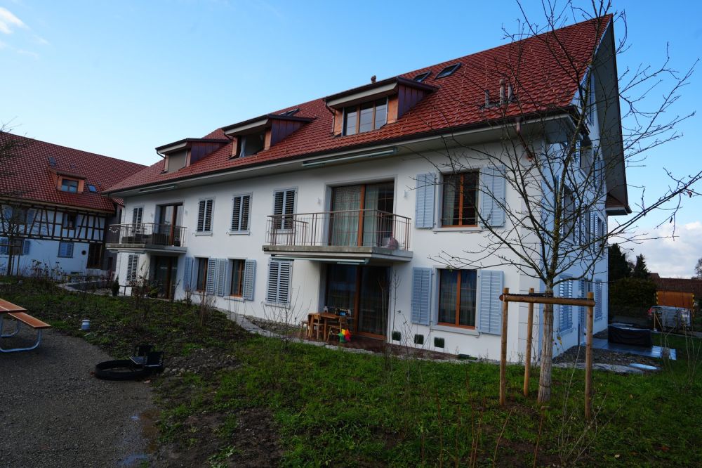 Hochwertige 3.5 Zimmer-Maisonette-Dachwohnung (100m²+) in Bassersdorf - Aussenansicht
