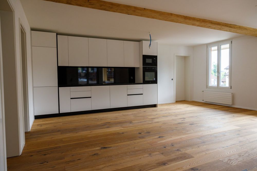 Erstvermietung nach Totalsanierung – Grosszügige 3.5-Zimmer-Wohnung mit Balkon - Bild 2