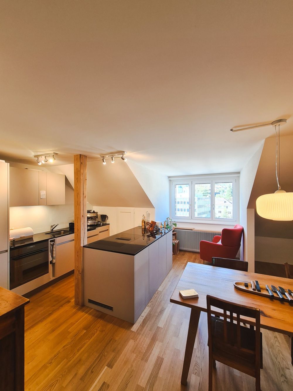 Befristete, Neuwertige 2-Zimmer-Wohnung, möbliert, mit Arbeitsplatz und Balkon in Bern (Sulgenau/Monbijou), Untermiete Okt–Dez - Bild 3