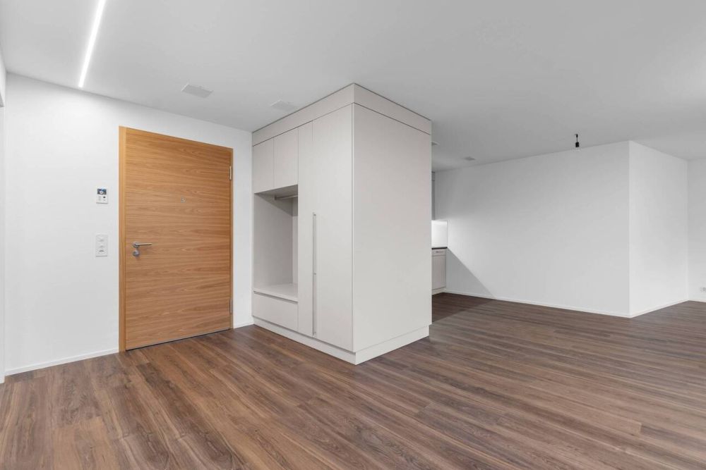 Moderne 2.5-Zimmer-Wohnung mit hochwertigem Ausbau und Loggia - Bild 2