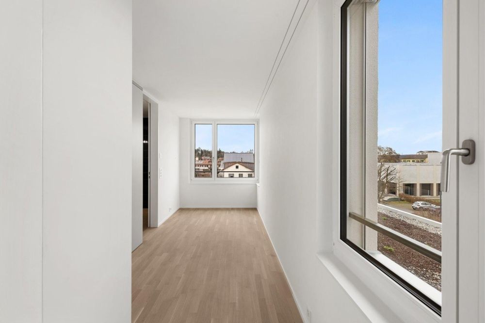 Neuwertige 2-Zimmer-Attika-Wohnung mit grosser Dachterrasse & Weitsicht in Uster - Bild 4