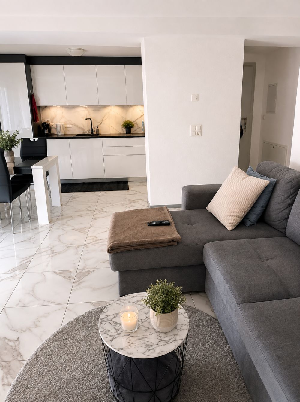 Helle 2.5 Zimmer-Wohnung mit Balkon in Studen - Bild 3