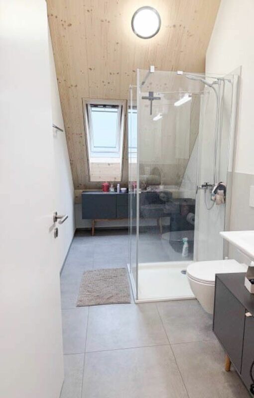 moderne, charmante 3.5-Zimmer-Dachwohnung mit Aussicht ins Grüne - Bild 4