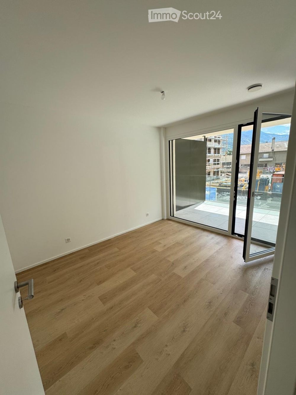 Appartement neuf de 2.5 pièces avec grand balcon - Bild 4