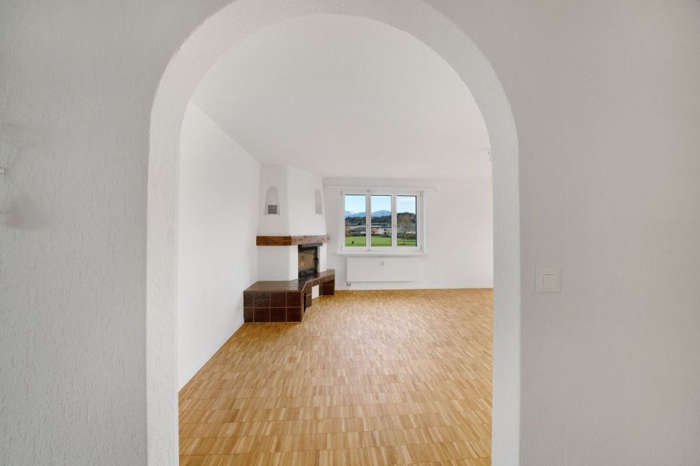 Erstvermietung nach Komplettsanierung: 4.5-Zimmer-Wohnung mit Balkon in Wagen - Bild 2