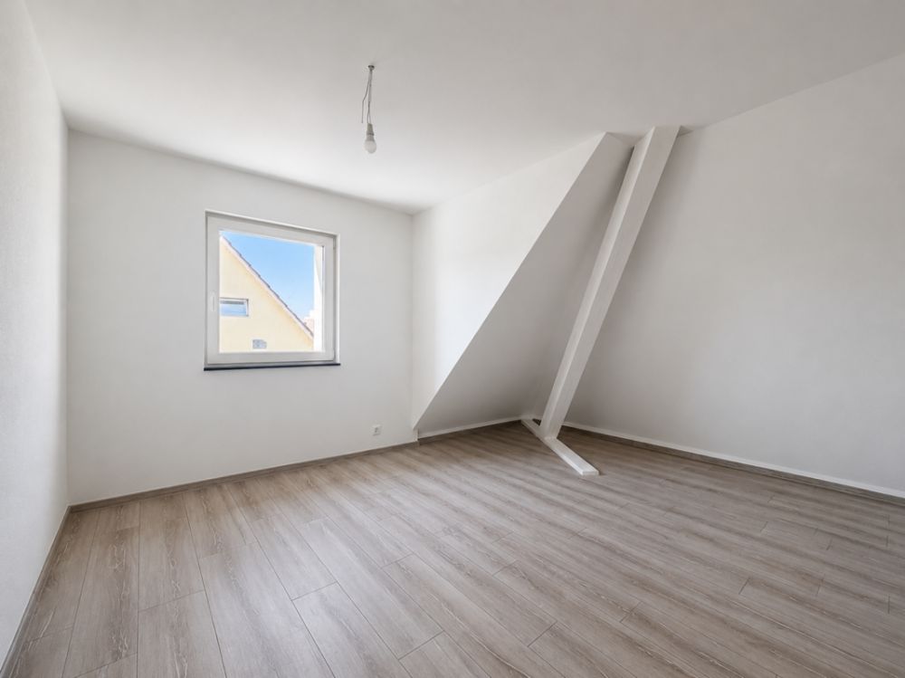 Charmante 2 Zimmer Wohnung im DG - Erstbezug nach Sanierung - Bild 2