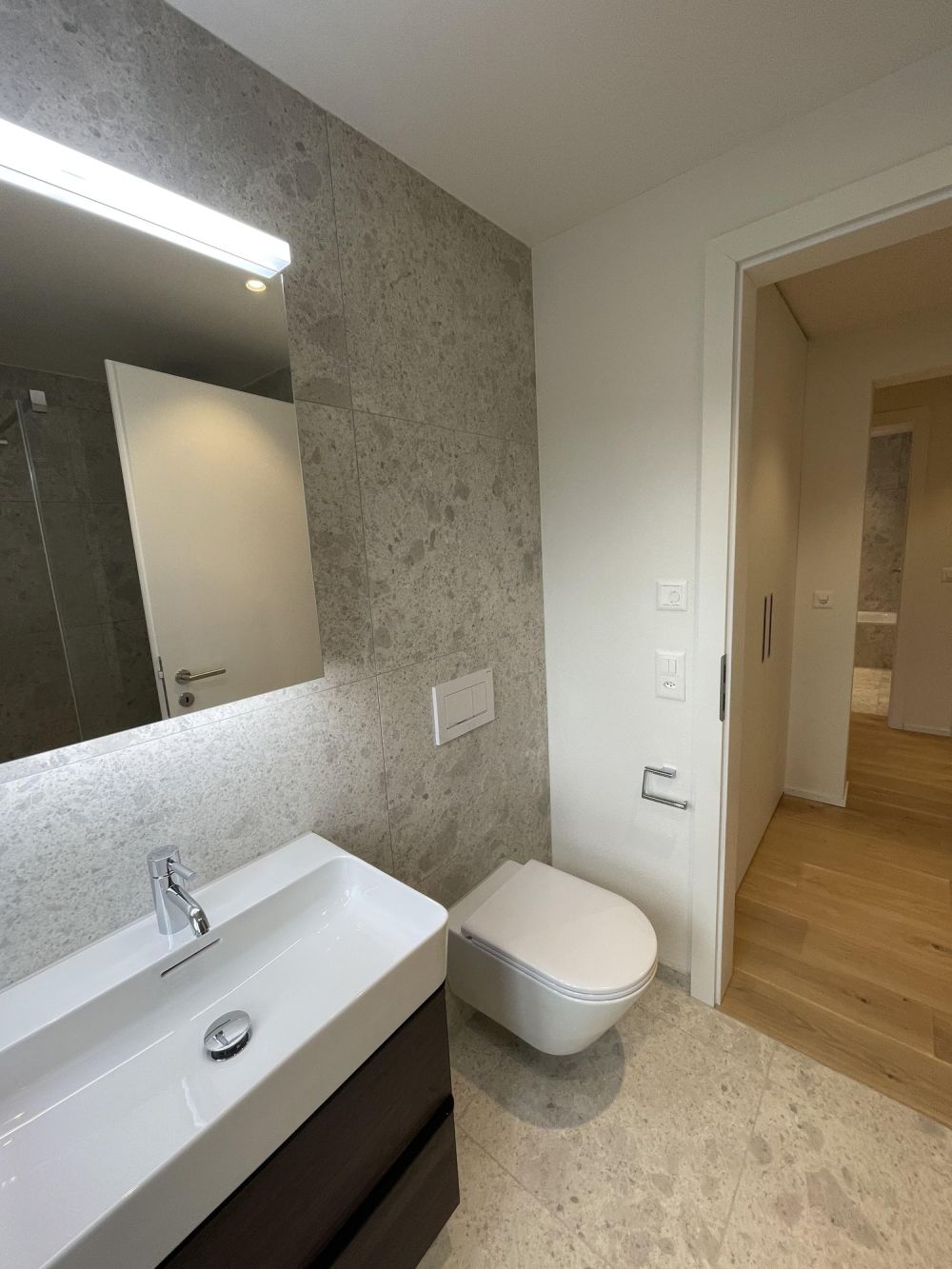 Traumhafte 3.5-Zimmer-Wohnung mit grosser Terrasse und direktem Zürichsee-Blick! - Bild 9