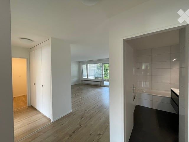 Erstbezug nach Totalsanierung - Exklusive 4.5-Zimmer-Gartenwohnung - CHF 2'575 inkl. NK&2 Parkplätze - Bild 2