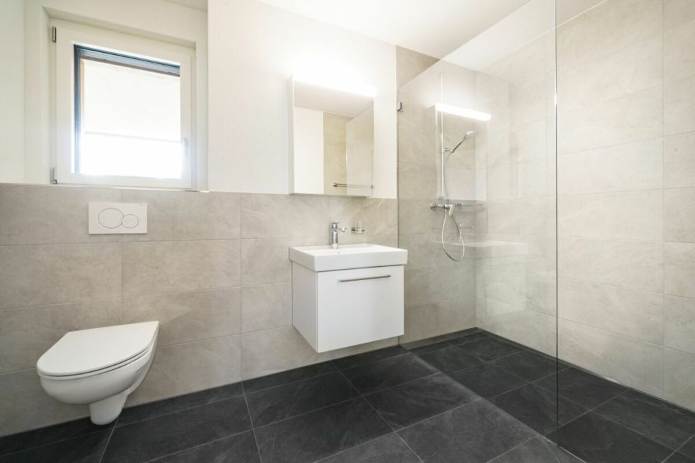 Grosszügige 2.5-Zimmer-Neubauwohnung an ruhiger Lage mit herrlichem Balkon - Bild 3