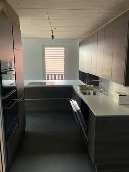 Moderne 5.5-Zimmer-Wohnung mit Garage und Terasse in Elsau - Küche