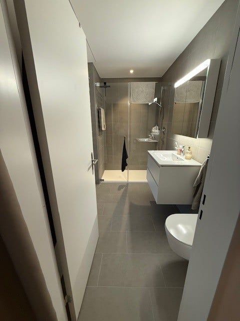 Moderne 3.5-Zimmer-Neubau-Wohnung mit Balkon in Neuenhof - Bild 4