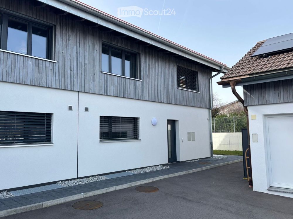 Prächtiges neues Zweifamilienhaus mit 7,5 Zimmern in Riaz - Bild 2