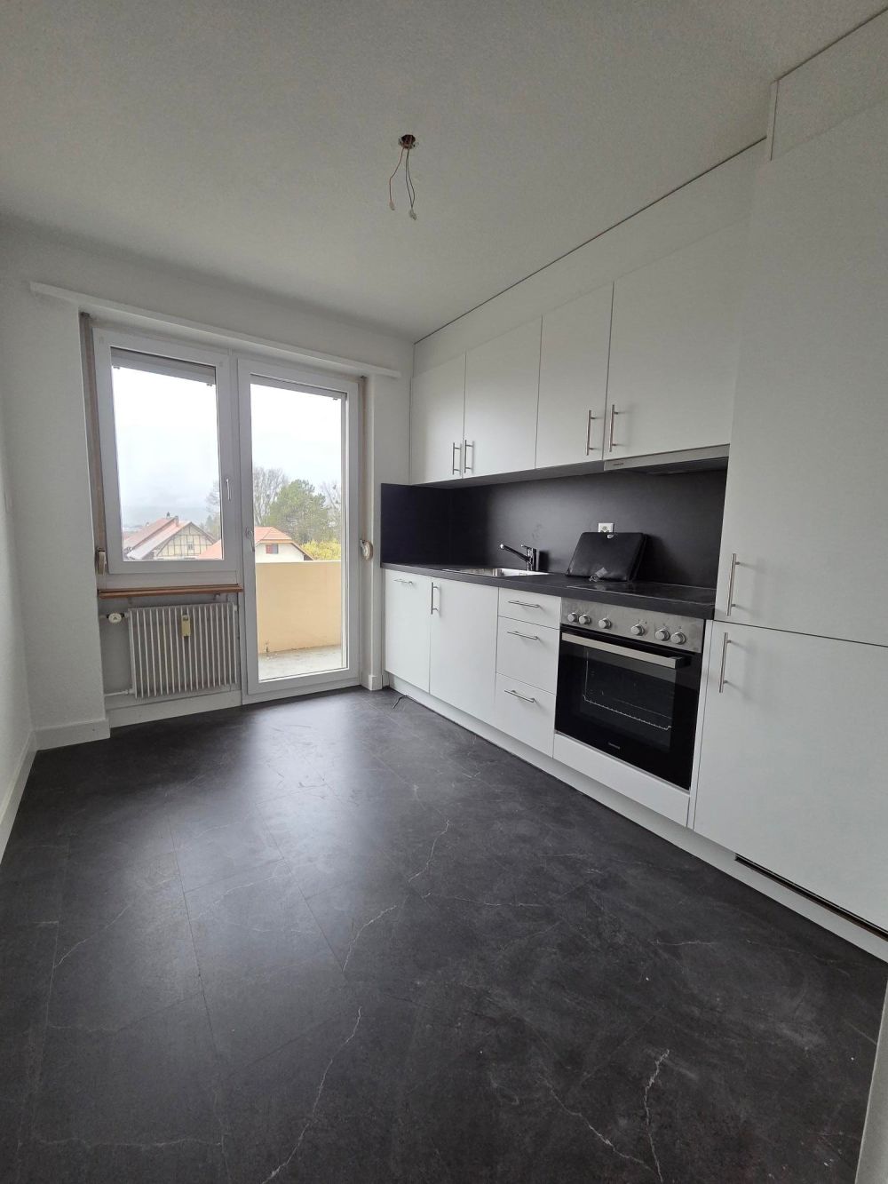 ERSTVERMIETUNG: 3,5-Zimmerwohnung mit NEUER Küche + NEUEM Bad - Bild 1