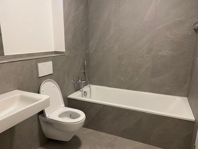 Letzte 5.5 Zimmerwohnung an Top Aussichtslage auf See und Berge - Bild 9