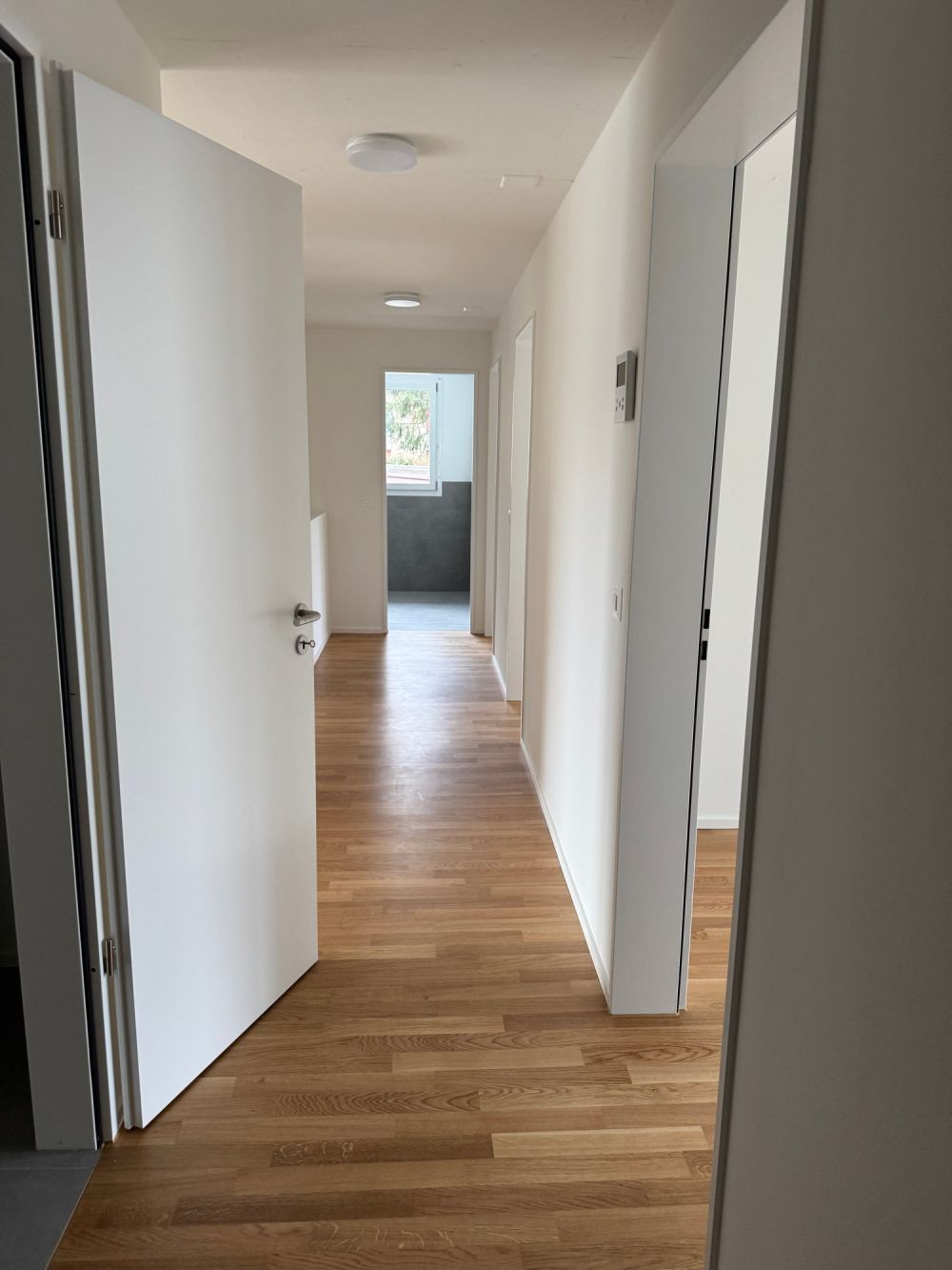 Attraktive 5.5 Familienwohnung im 2. OG / DG in Pratteln - Korridor