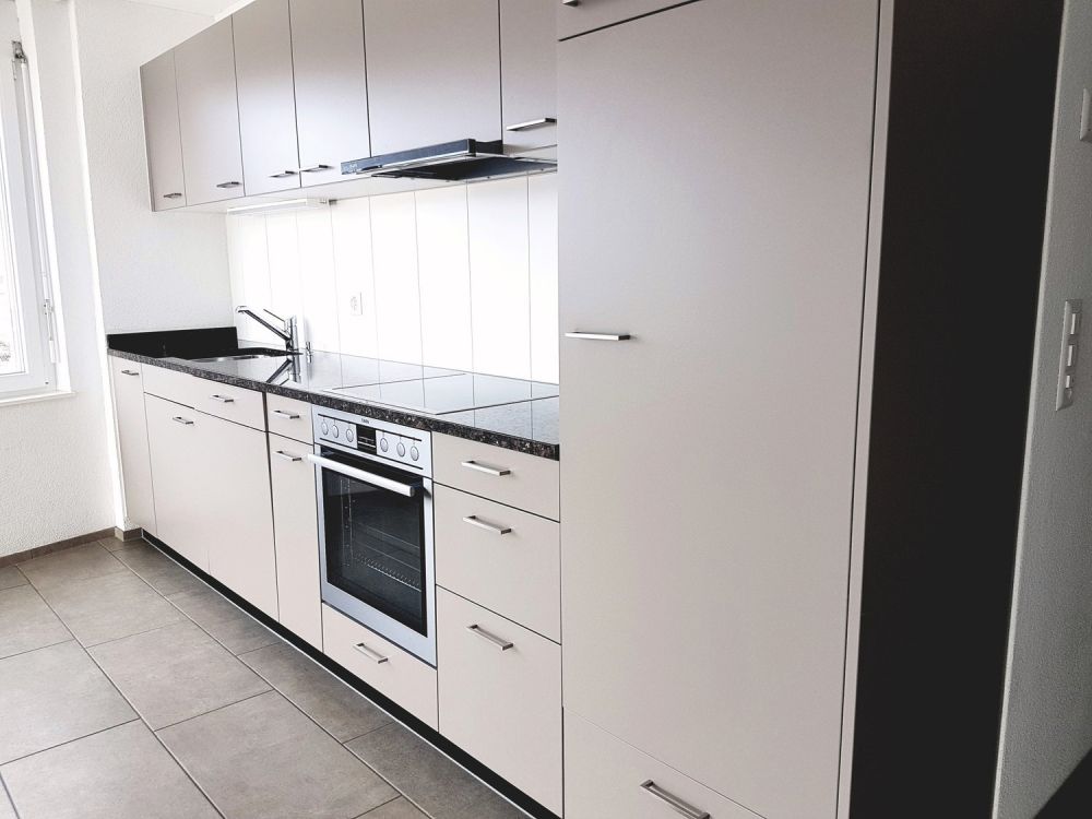 Moderne 3.5-Zimmerwohnung mit Balkon und Lift in Pieterlen - Bild 6