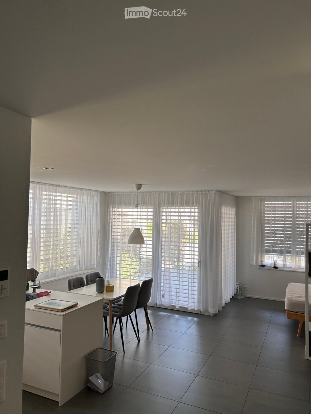 Moderne 1.5-Zimmer-Terrassenwohnung in Freienbach – ab Oktober 2026 verfügbar - Bild 1