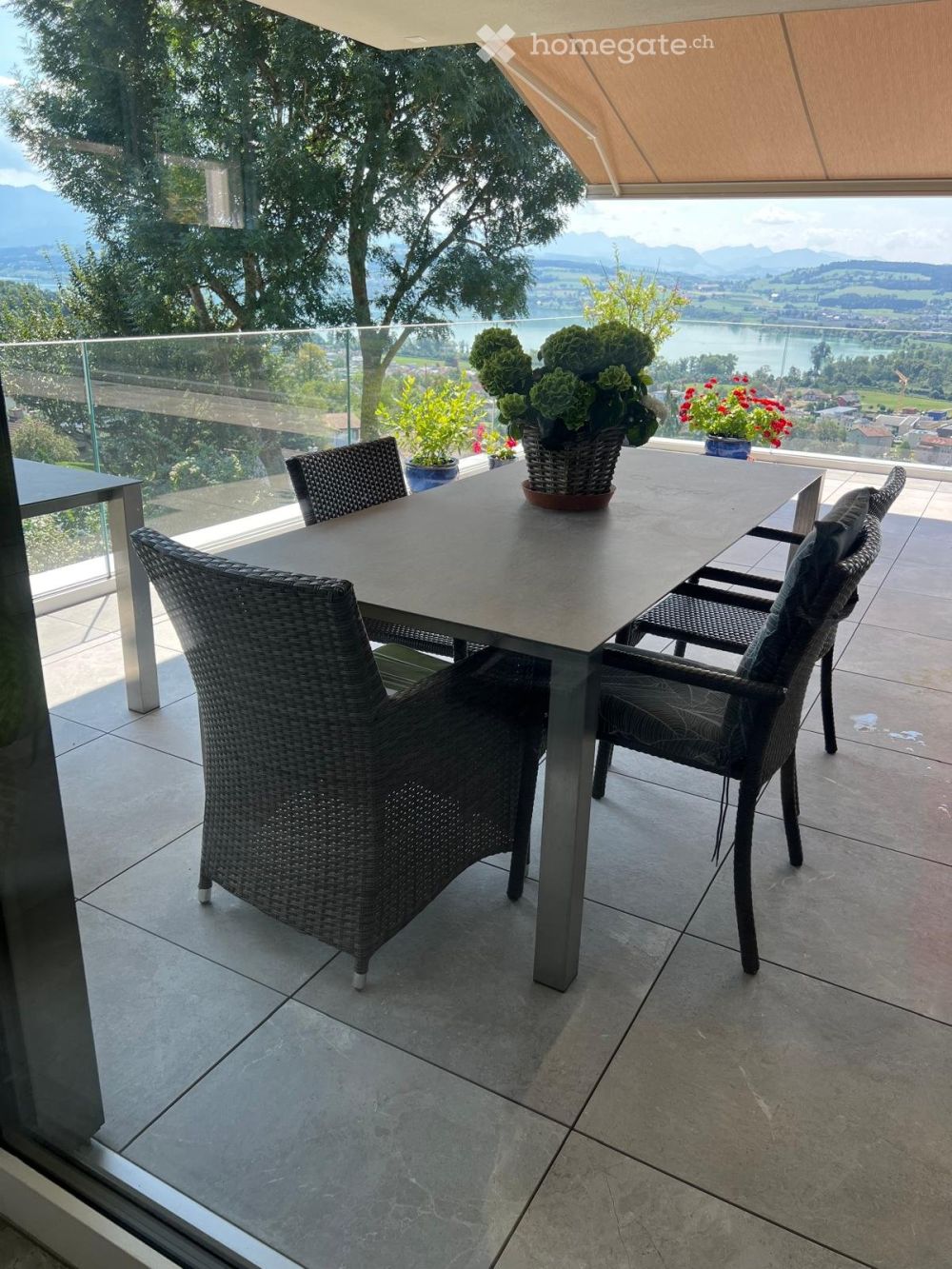 An traumhafter Lage mit Ausblick - 4.5-Zimmer-Terrassenwohnung in Schenkon - Bild 4