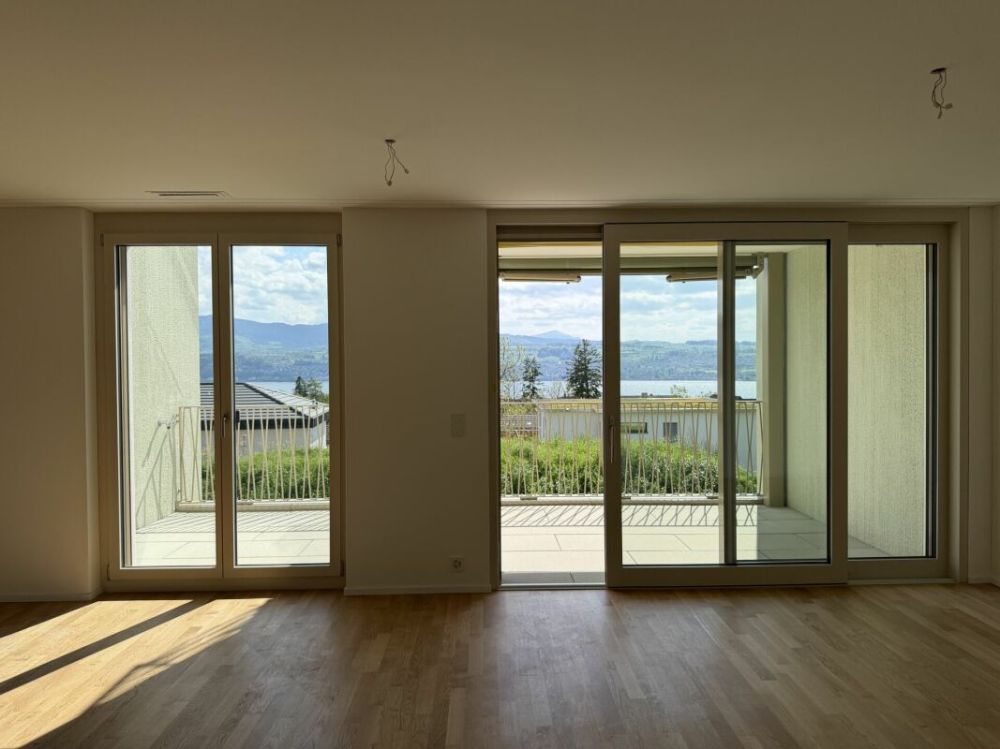 Hochwertige 2.5 Zimmer-Wohnung mit herrlichem Blick über den Zürichsee - Wohnbereich