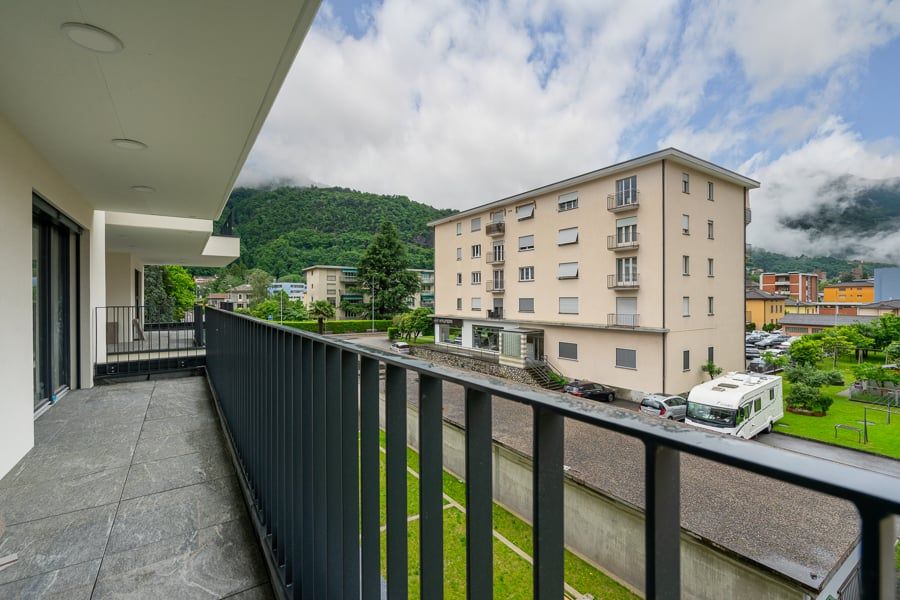 Moderno appartamento di 2.5 locali con giardino privato - Bild 3