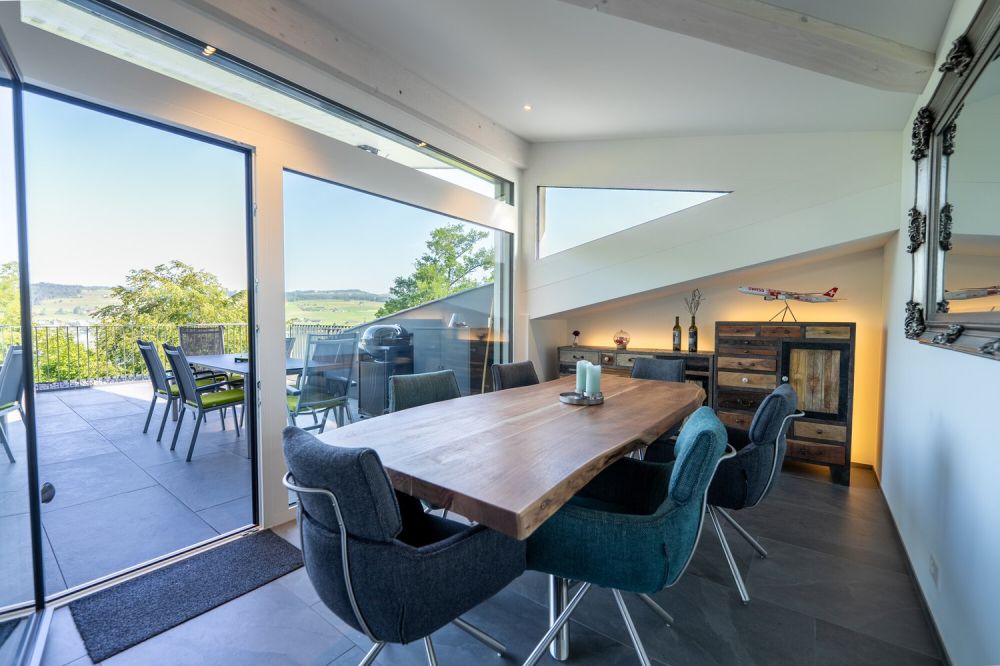 3.5 Zimmer Attikawohnung mit zwei Einstellhallenplätzen - Bild 2