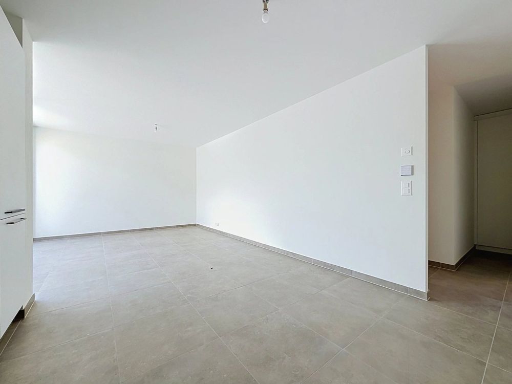 Zu vermieten in Uvrier großes 2.5-Zimmer-Attikapartment mit Terrasse - Bild 5