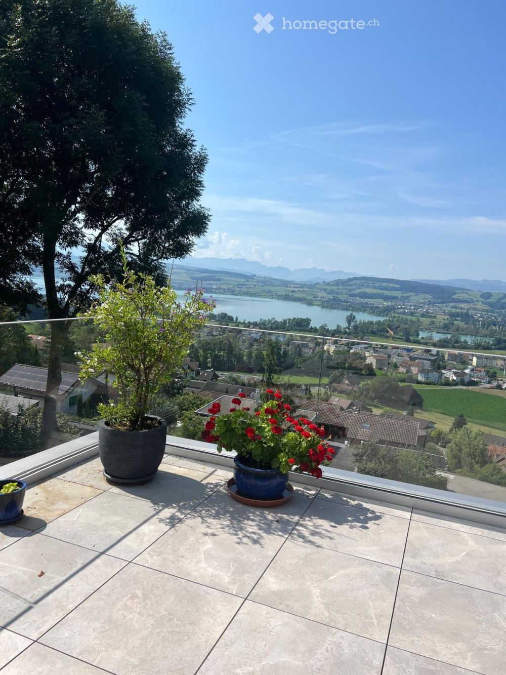 An traumhafter Lage mit Ausblick - 4.5-Zimmer-Terrassenwohnung in Schenkon - Bild 5