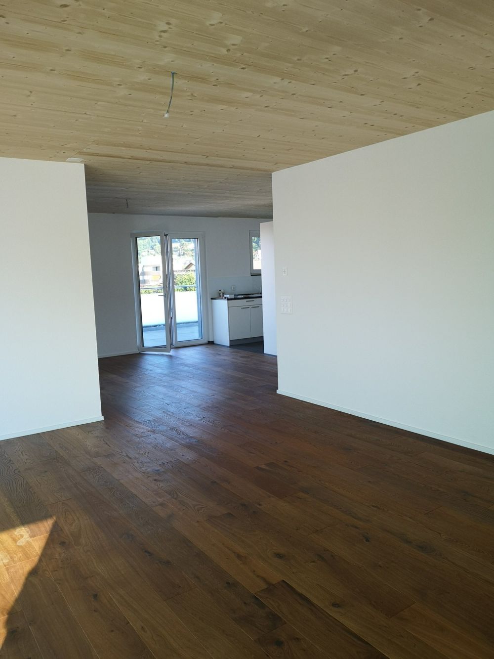 Moderne 3.5-Zimmer-Wohnung mit Terrasse und Aussicht - Bild 3