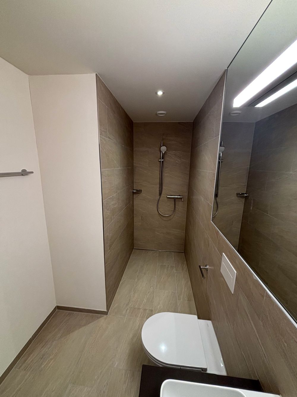 Grosszügige, neuwertige 3.5 Zimmer-Wohnung mit Garten - Bild 12