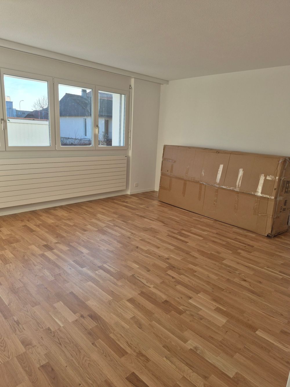 neu sanierte 4,5 Zimmerwohnung mit grossem Balkon mit Windschutz - Bild 7