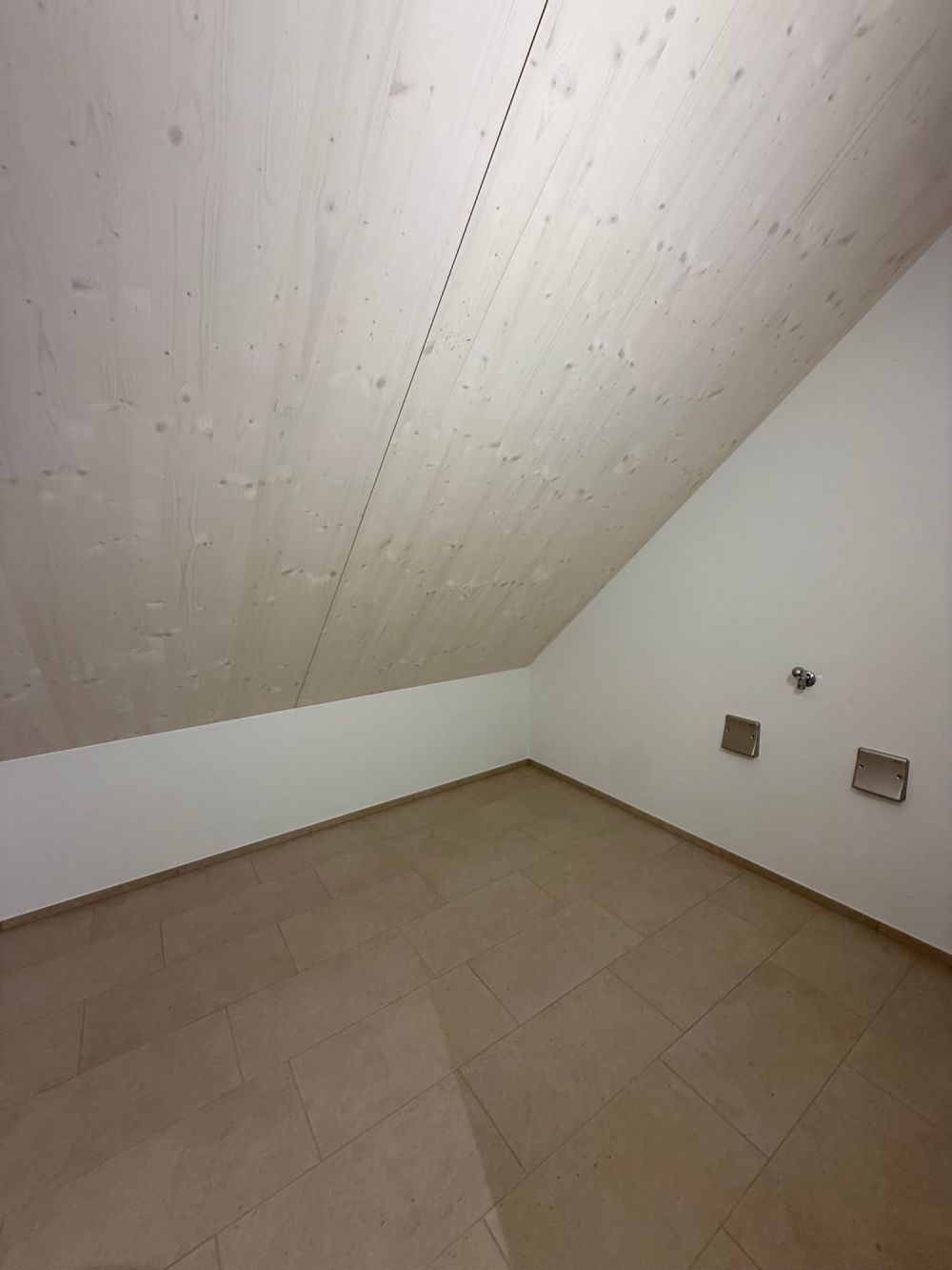 Moderne 4.5-Zimmer-Maisonettewohnung in ruhiger Lage in Blauen - Bild 8