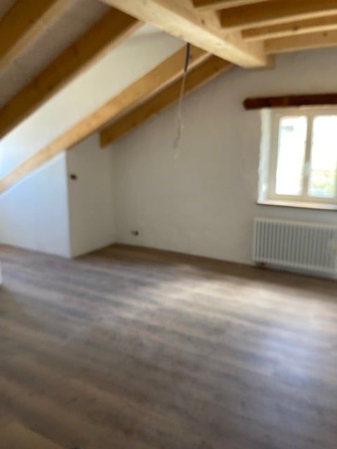 Moderne 4.5-Zimmer-Dachwohnung in Büsserach mit Balkon und schöner Aussicht - Bild 4