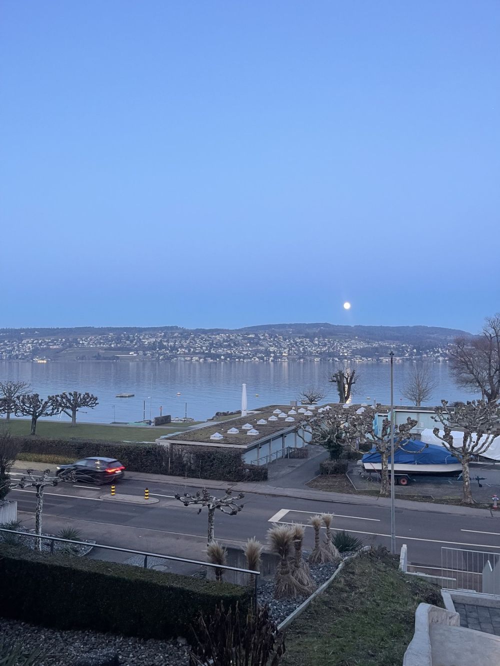 Modernes Studio mit Seesicht, Balkon und Toplage  nur 5 Gehminuten zum Bahnhof Oberrieden - Bild 7