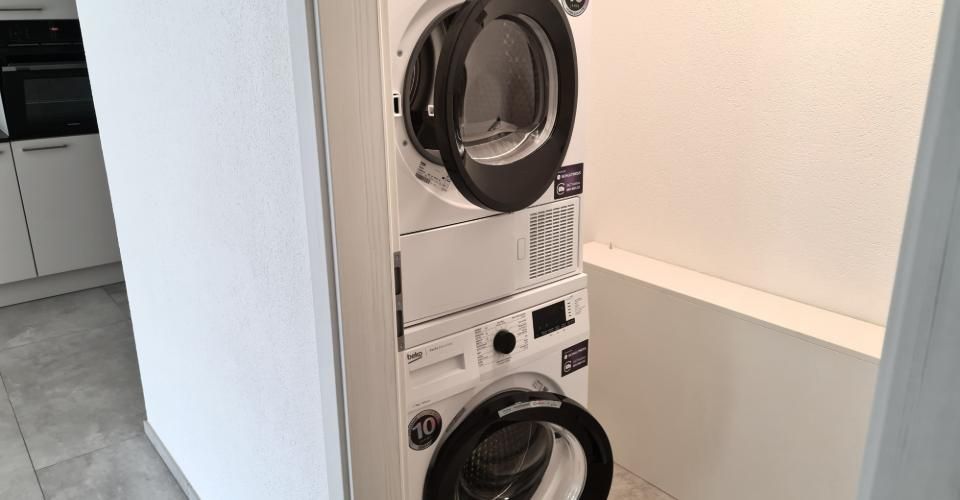 A louer magnifique appartement de 2.5 pièces avec une terrasse couverte de 19,70 m² dans un immeuble résidentiel haut standing comme neuf avec place de parc dans le garage - Appartement 2.5 pièces - image - 9