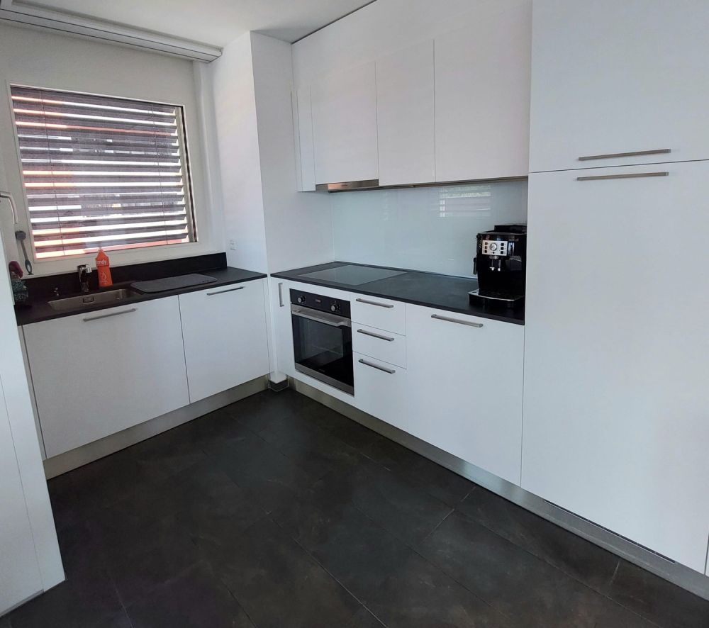 Très bel appartement de 2,5 pièces, entièrement meublé, à louer à moyen ou long terme. - Bild 2