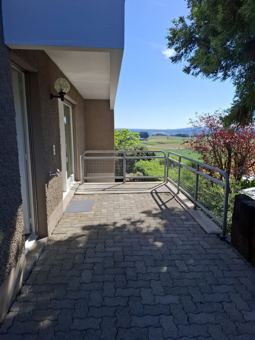 Traumhafte, frisch renovierte 3.5-Zimmer-Terrassen-Wohnung mit Weitsicht in Augwil (Lufingen) - Bild 3