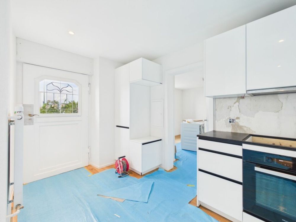 Exklusive 2.5-Zimmerwohnung | Erstbezug | Seesicht | Echtholzparkett | Sitzplatz | Waschturm - Bild 5